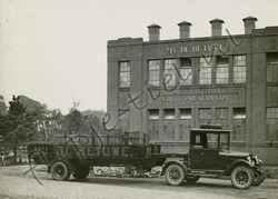 De fabriek De Betuwe met vrachtwagen